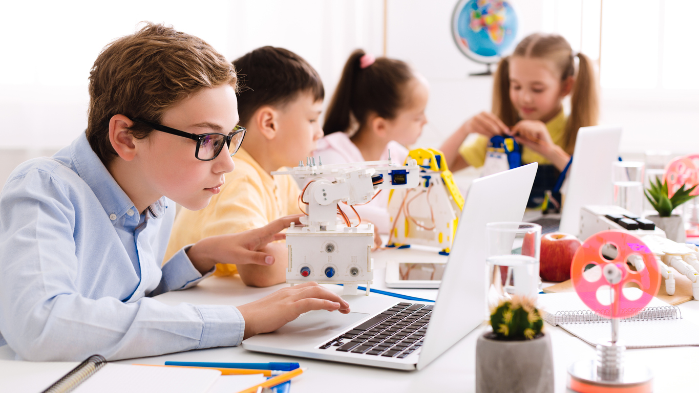 Innovación educativa digital llega a Funes  para niños, niñas y adolescentes